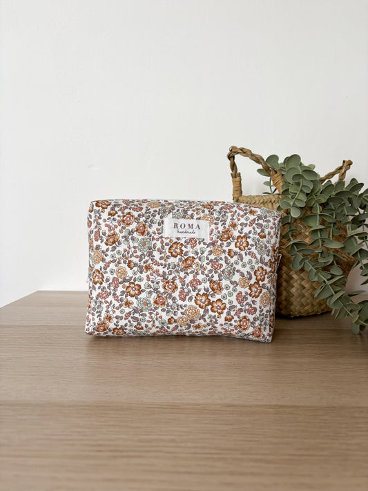 Neceser florecitas bruna hecho a mano