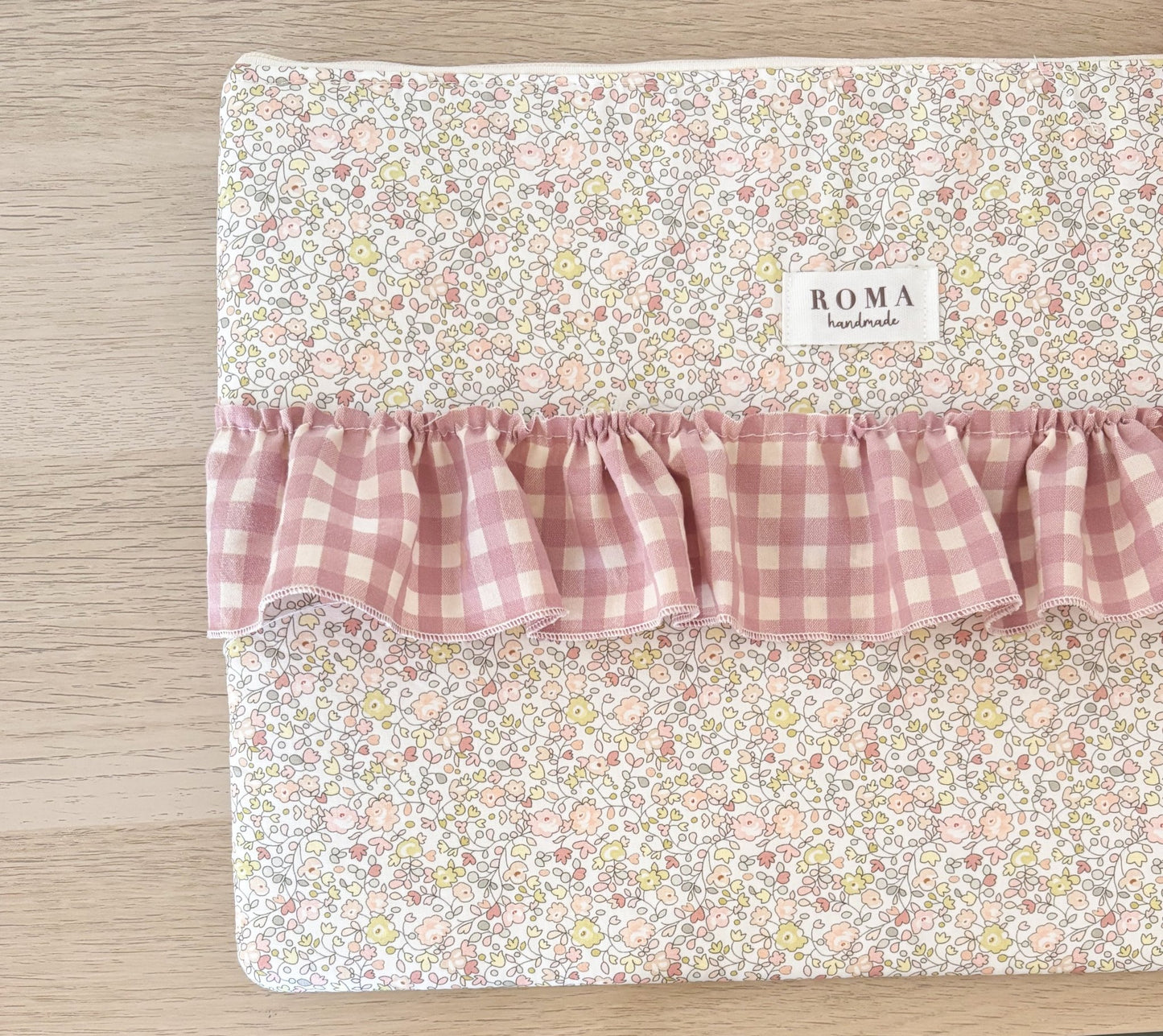 Funda ordenador o tablet JULIETA + VICHY ROSA hecho artesanalmente en España.