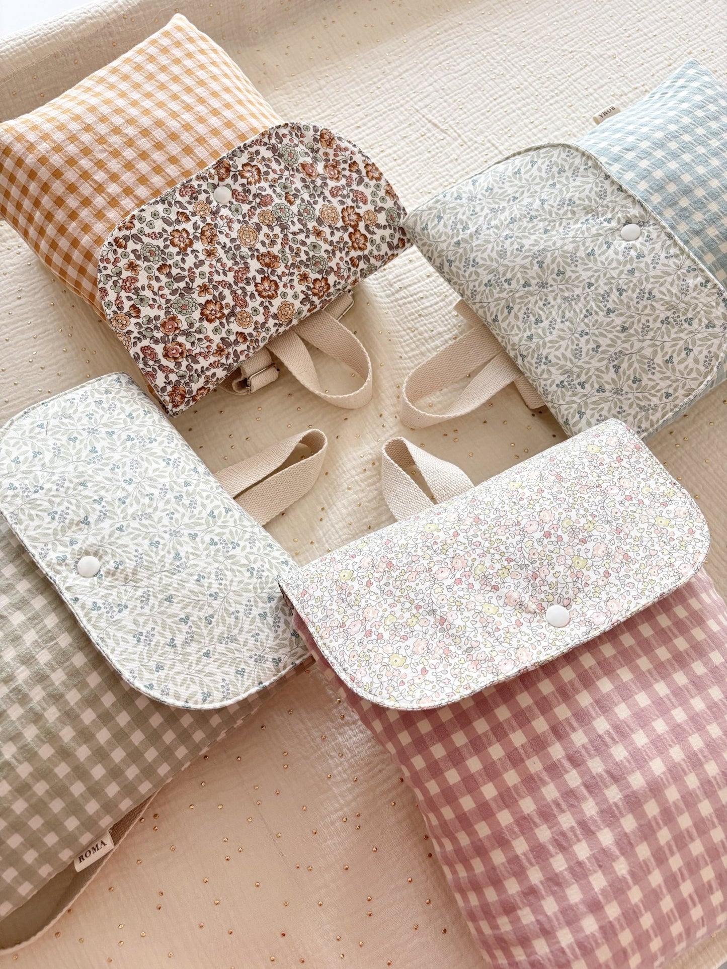 Mochila solapa VICHY ROSA + JULIETA hecho artesanalmente en España.