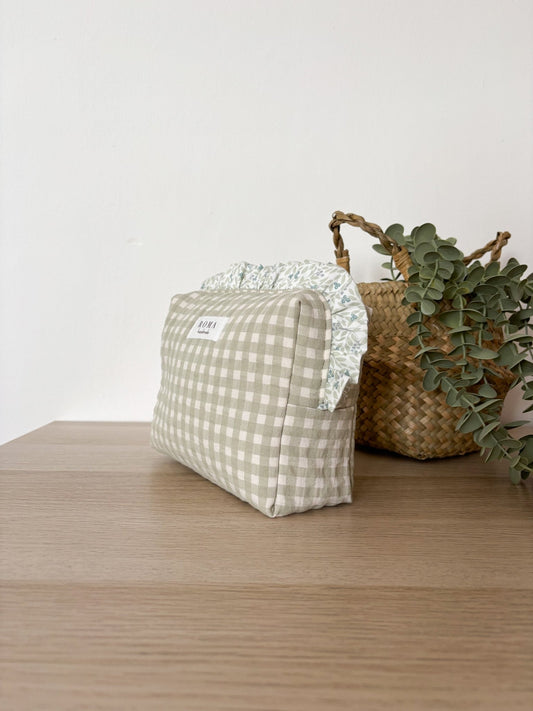 Neceser VICHY VERDE + volante OLIVIA hecho artesanalmente en España.