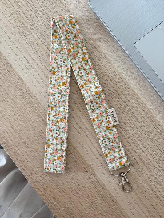 Cuelgallaves - lanyard CARLOTA hecho artesanalmente en España.
