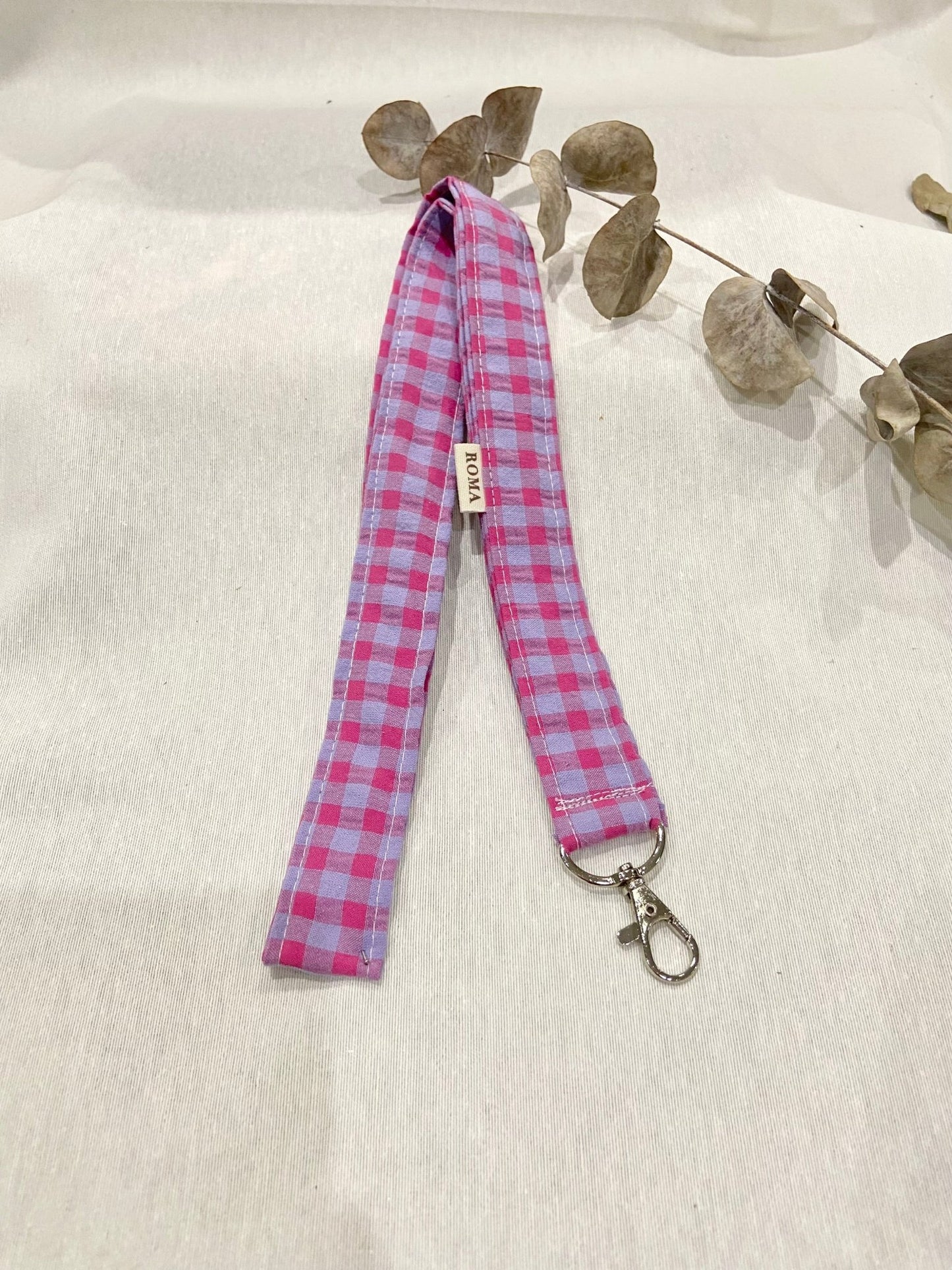 Cuelgallaves - lanyard VICHY LAVANDA hecho artesanalmente en España.