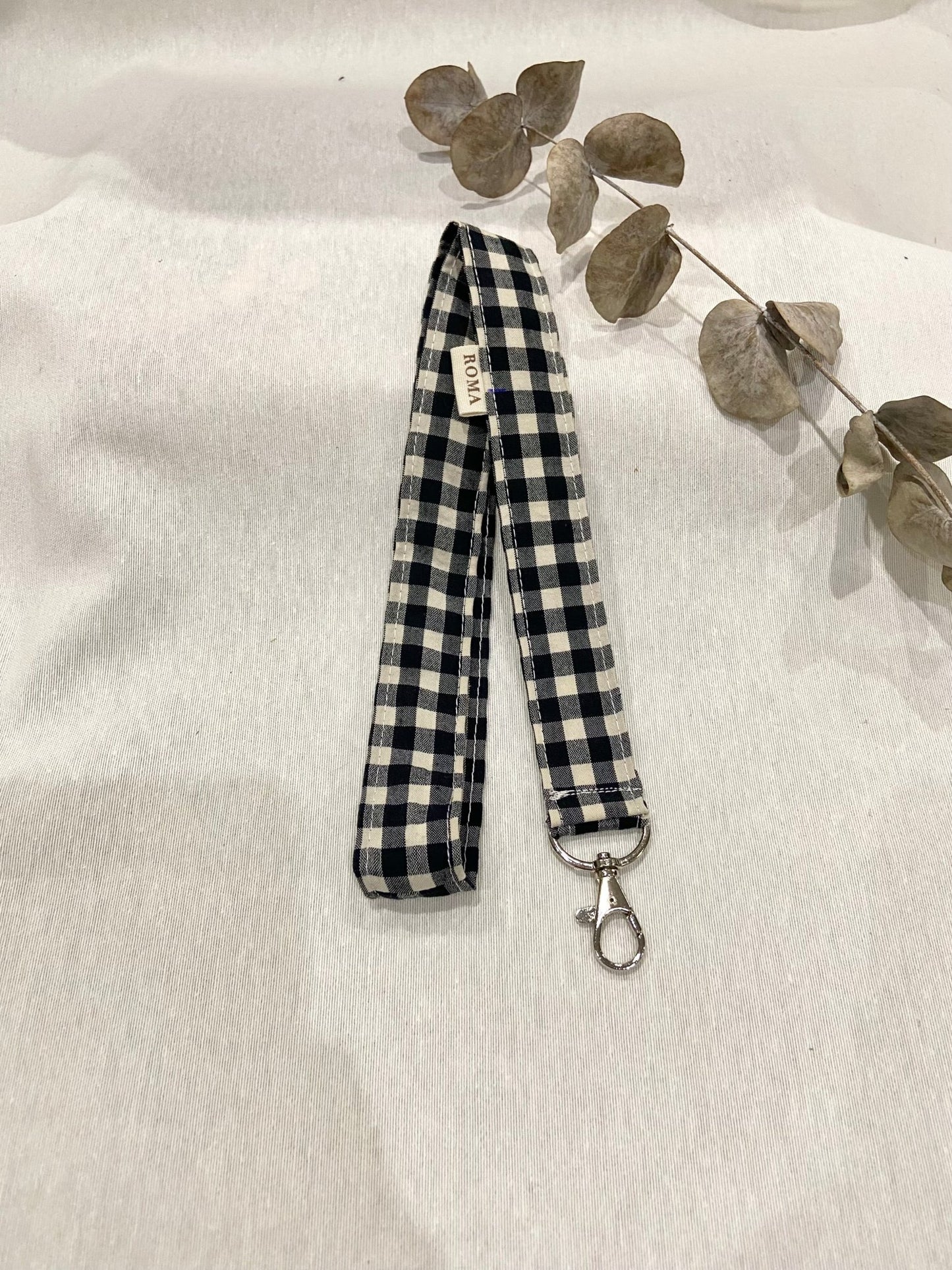 Cuelgallaves - lanyard VICHY NEGRO hecho artesanalmente en España.