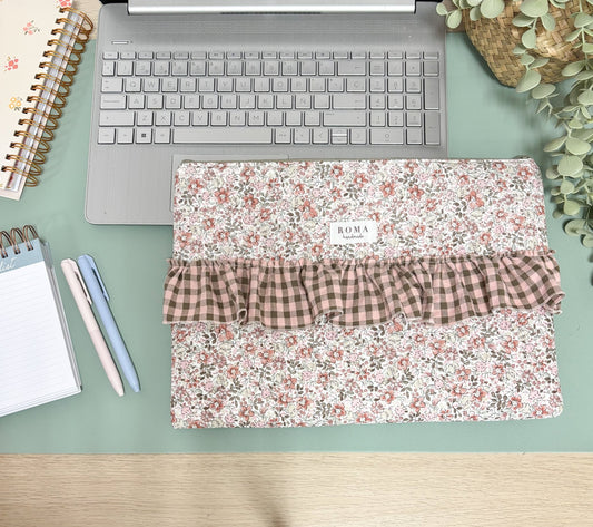 Funda ordenador o tablet NOA + VICHY CHOCOLATE hecho artesanalmente en España.