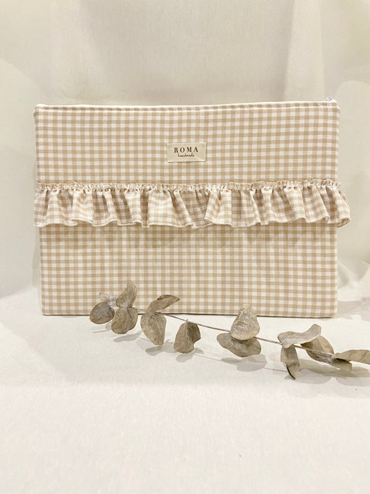 Funda ordenador o tablet VICHY BEIGE + VOLANTE hecho artesanalmente en España.