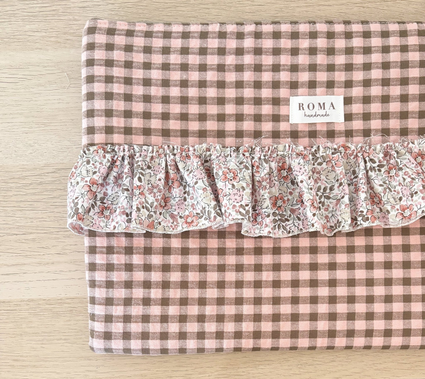 Funda ordenador o tablet VICHY CHOCOLATE + NOA hecho artesanalmente en España.