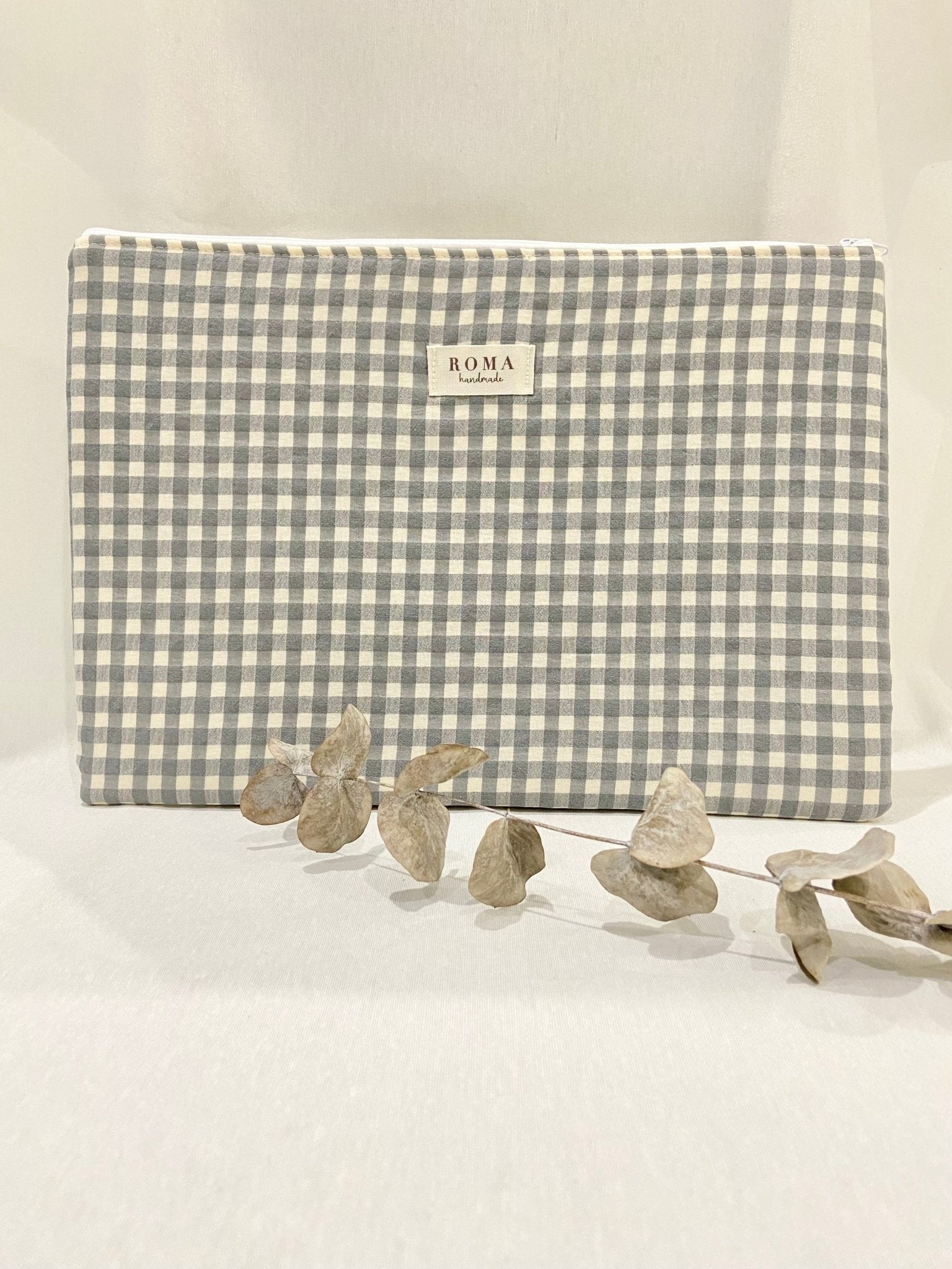 Funda ordenador o tablet VICHY GRIS hecho artesanalmente en España.