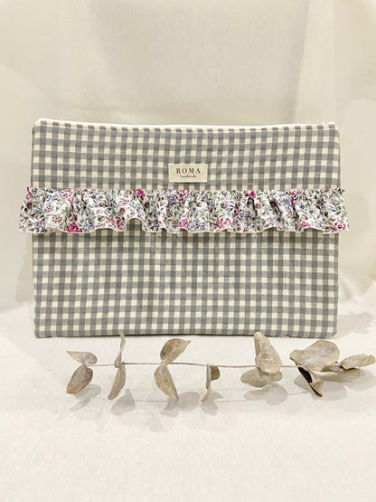 Funda ordenador o tablet VICHY GRIS + VOLANTE hecho artesanalmente en España.