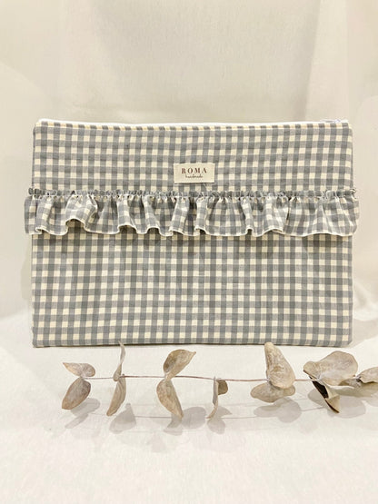 Funda ordenador o tablet VICHY GRIS + VOLANTE hecho artesanalmente en España.