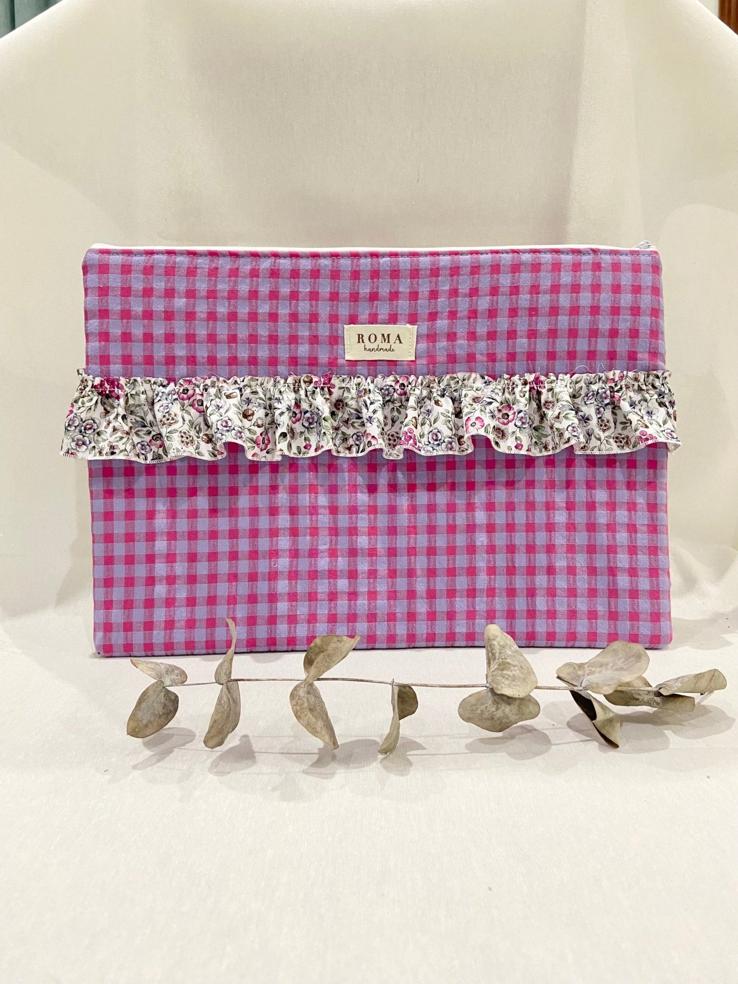 Funda ordenador o tablet VICHY LAVANDA + VOLANTE hecho artesanalmente en España.