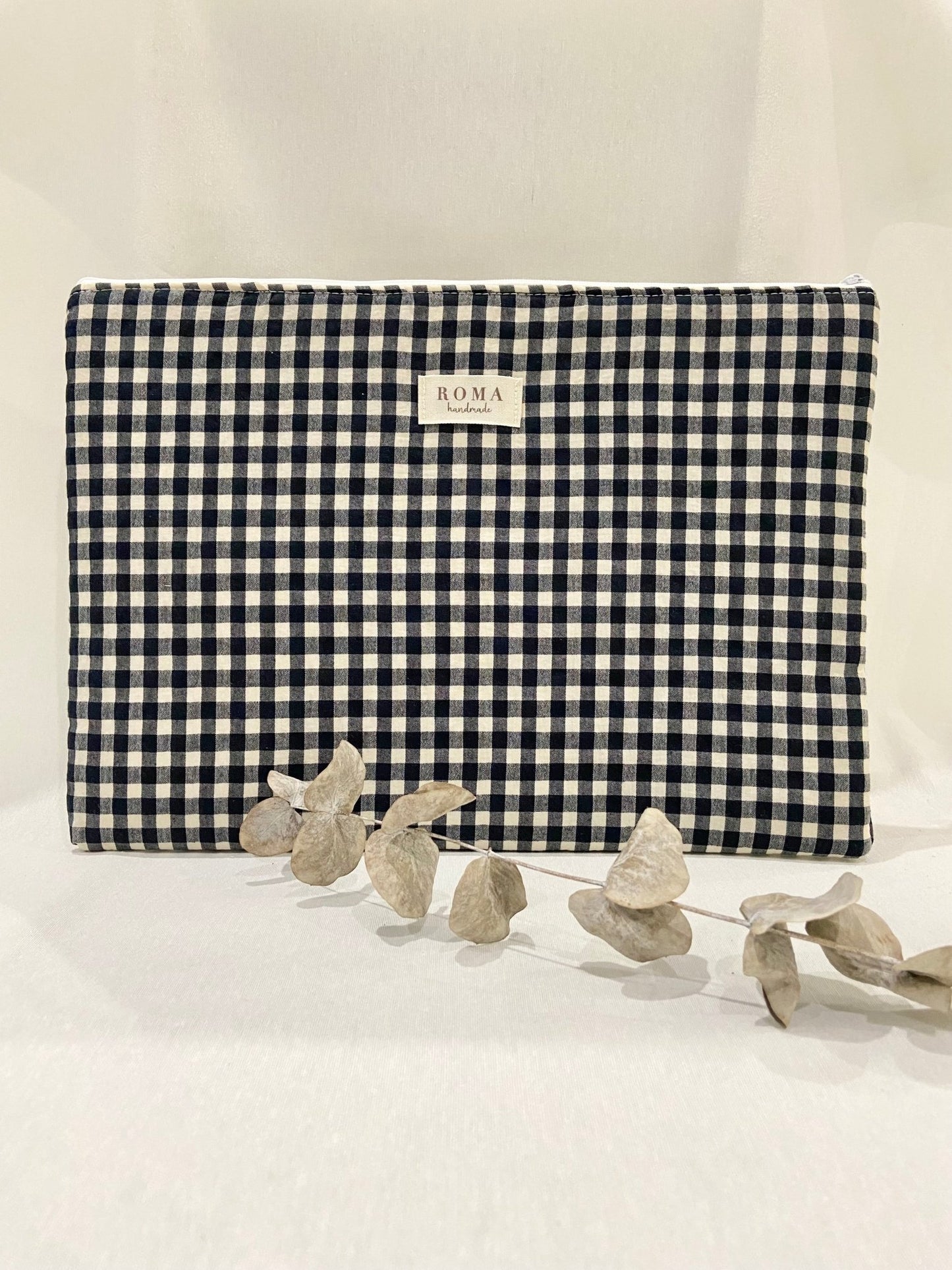 Funda ordenador o tablet VICHY NEGRO hecho artesanalmente en España.