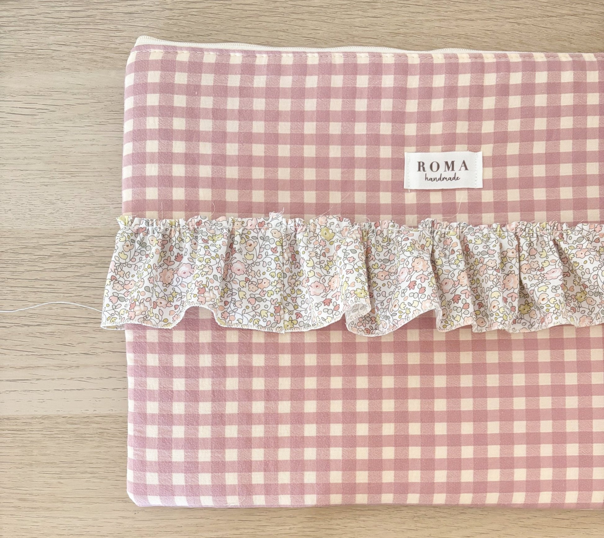 Funda ordenador o tablet VICHY ROSA + JULIETA hecho artesanalmente en España.