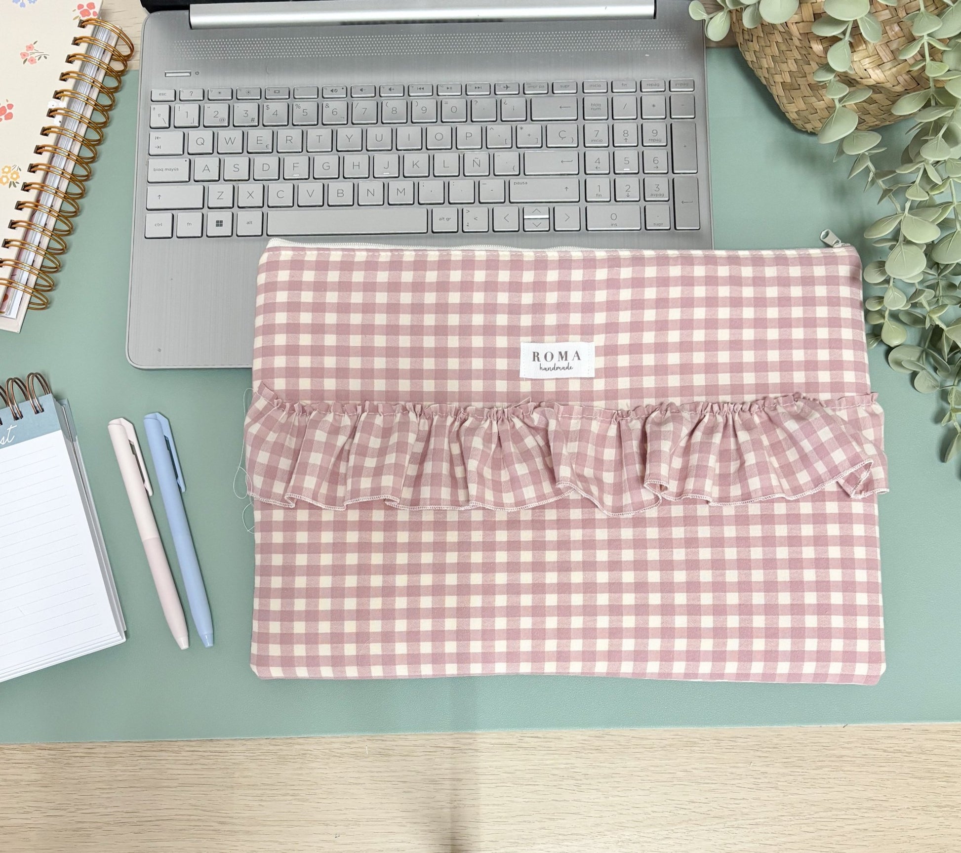 Funda ordenador o tablet VICHY ROSA + VICHY ROSA hecho artesanalmente en España.