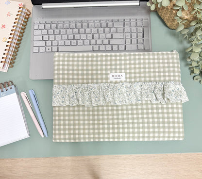 Funda ordenador o tablet VICHY VERDE + OLIVIA hecho artesanalmente en España.