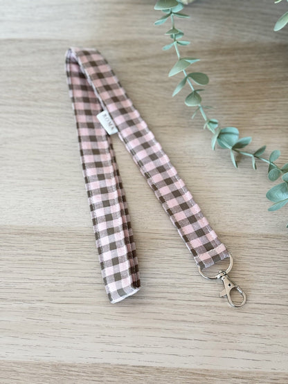 Lanyard VICHY CHOCOLATE hecho artesanalmente en España.
