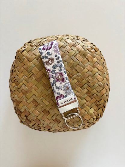 Llavero EMMA hecho artesanalmente en España.