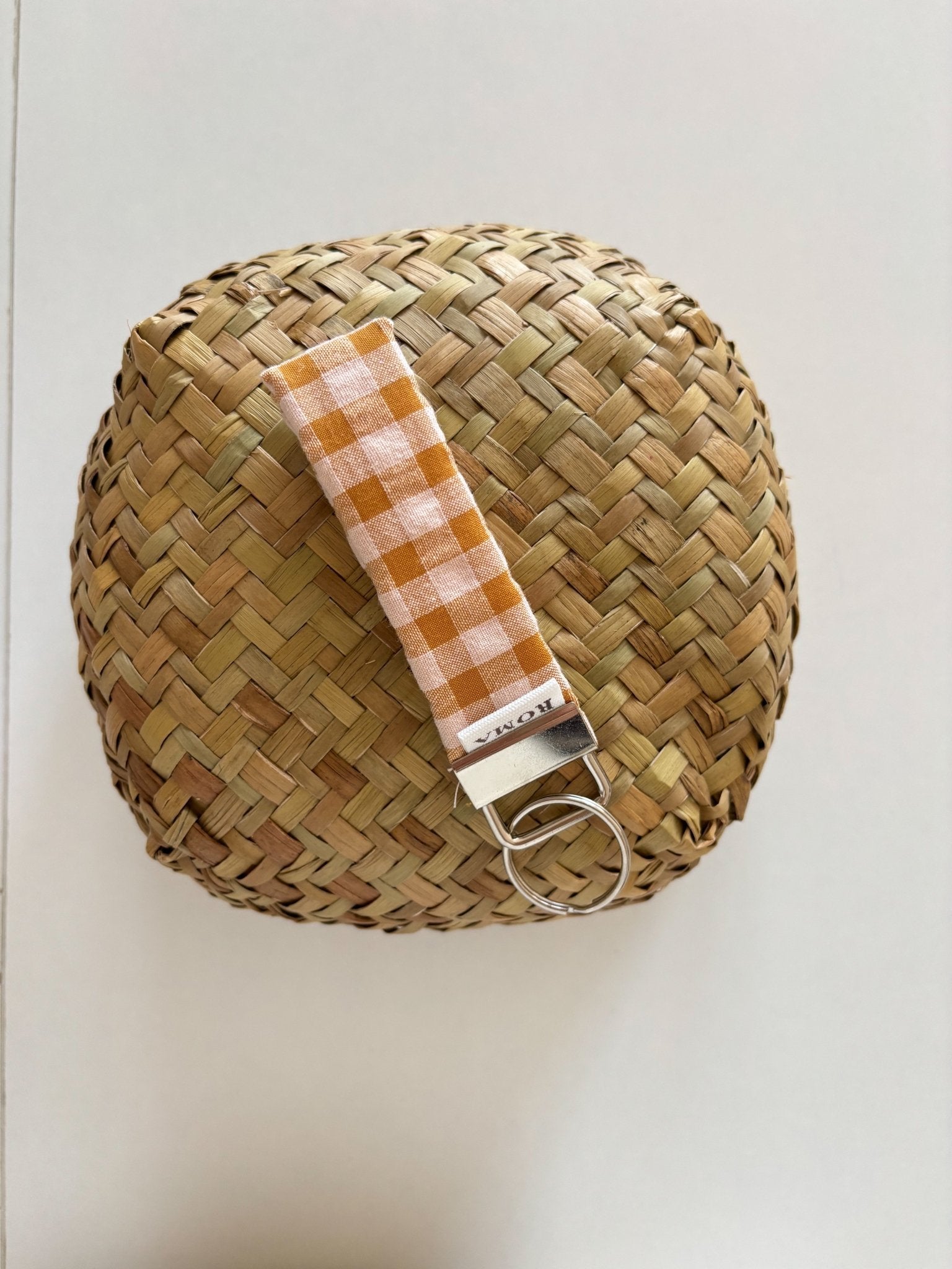 Llavero VICHY CARAMELO hecho artesanalmente en España.