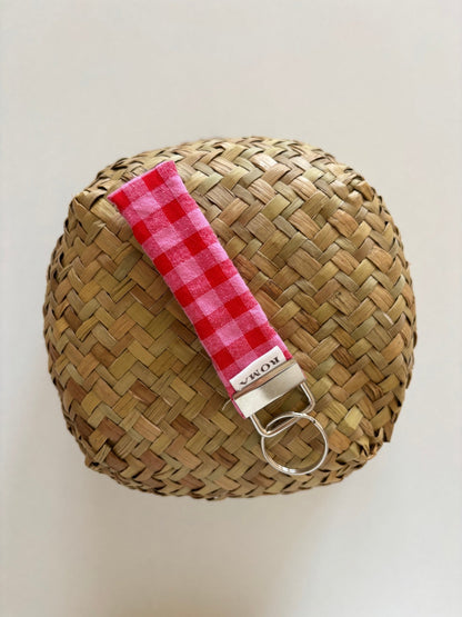 Llavero VICHY FRESA hecho artesanalmente en España.