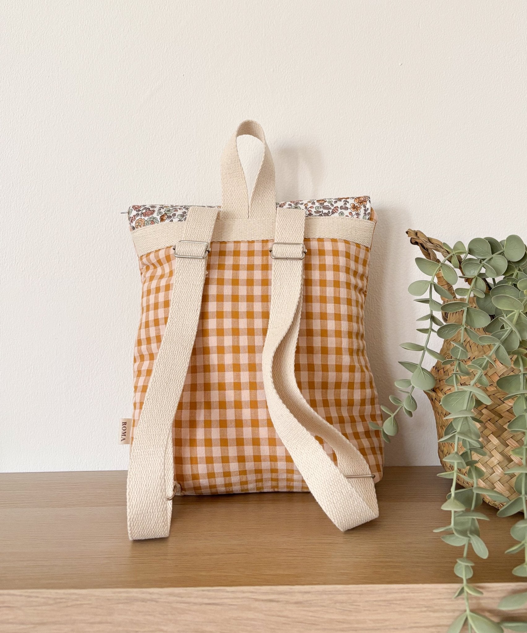 Mochila solapa VICHY CARAMELO + BRUNA hecho artesanalmente en España.