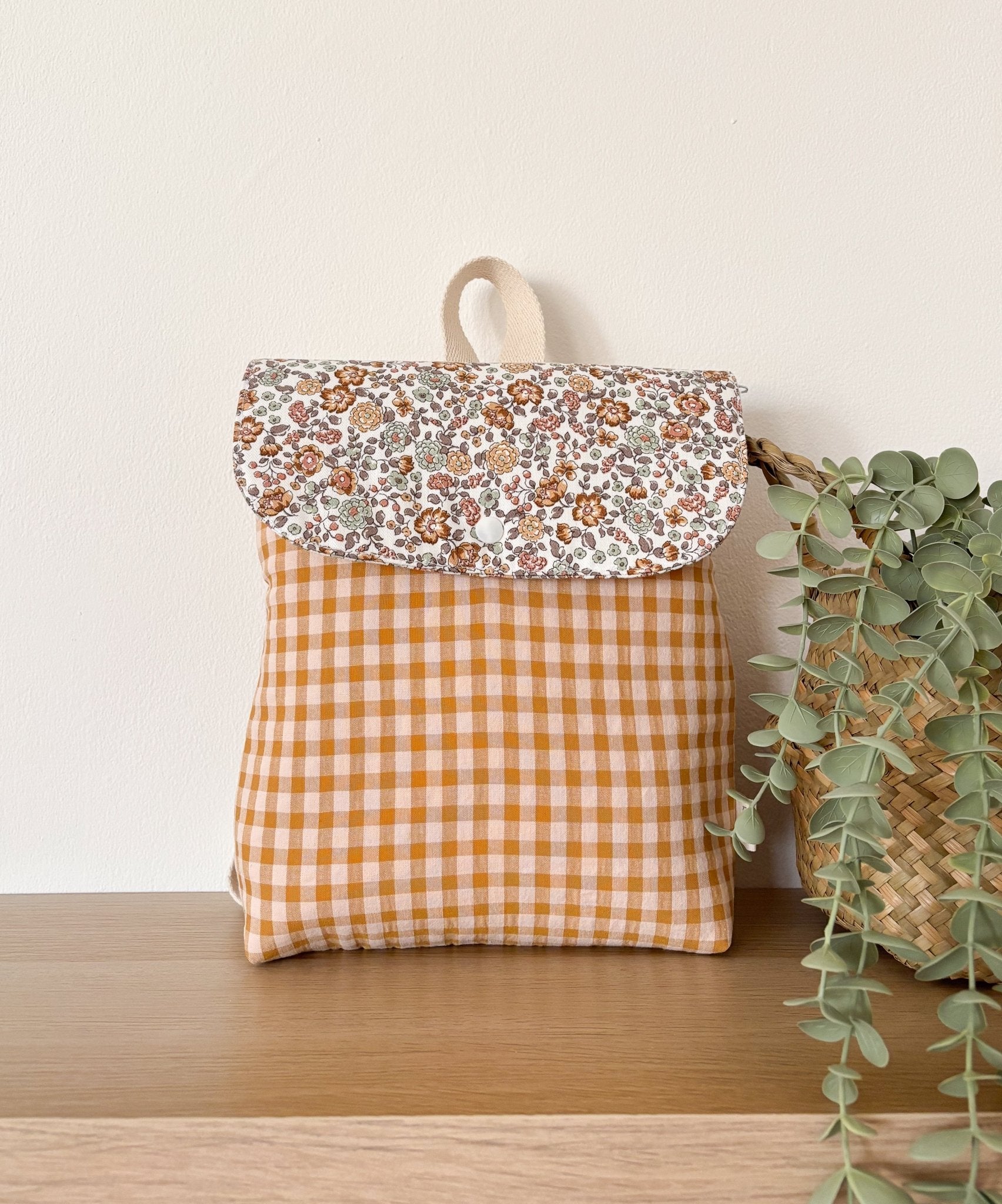 Mochila solapa VICHY CARAMELO + BRUNA hecho artesanalmente en España.