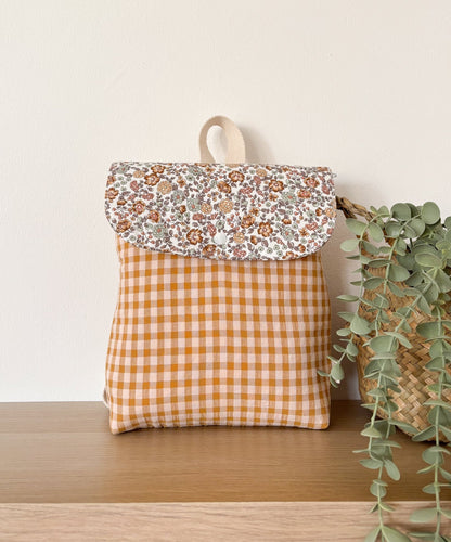 Mochila solapa VICHY CARAMELO + BRUNA hecho artesanalmente en España.