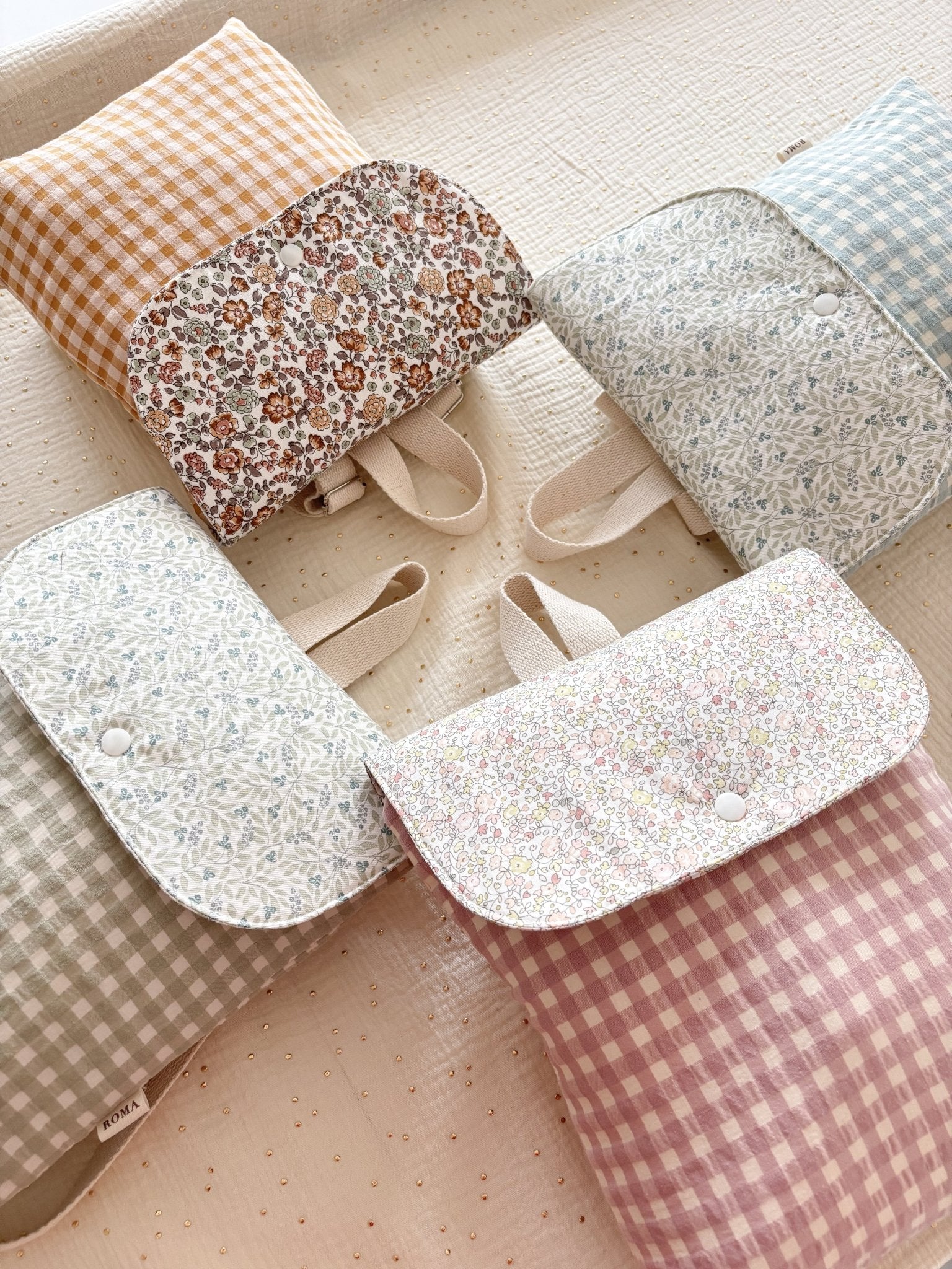 Mochila solapa VICHY ROSA + JULIETA hecho artesanalmente en España.