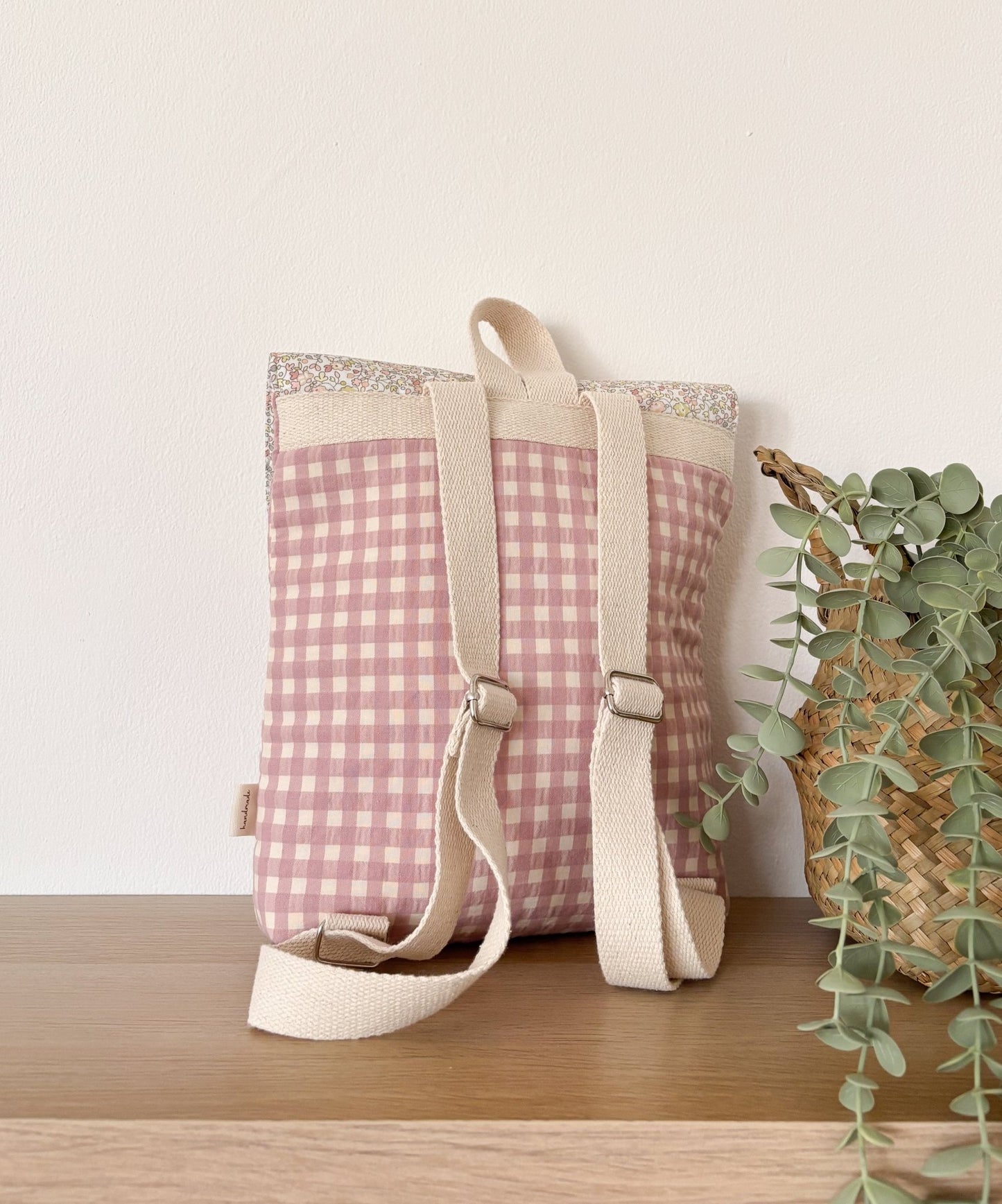 Mochila solapa VICHY ROSA + JULIETA hecho artesanalmente en España.