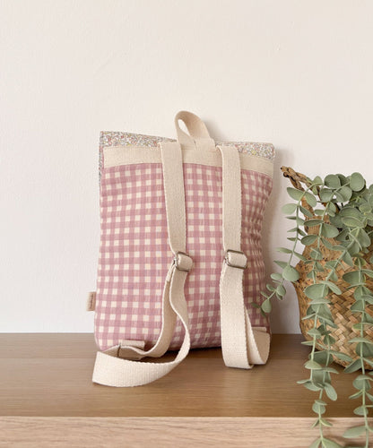 Mochila solapa VICHY ROSA + JULIETA hecho artesanalmente en España.