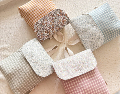 Mochila solapa VICHY VERDE + OLIVIA hecho artesanalmente en España.