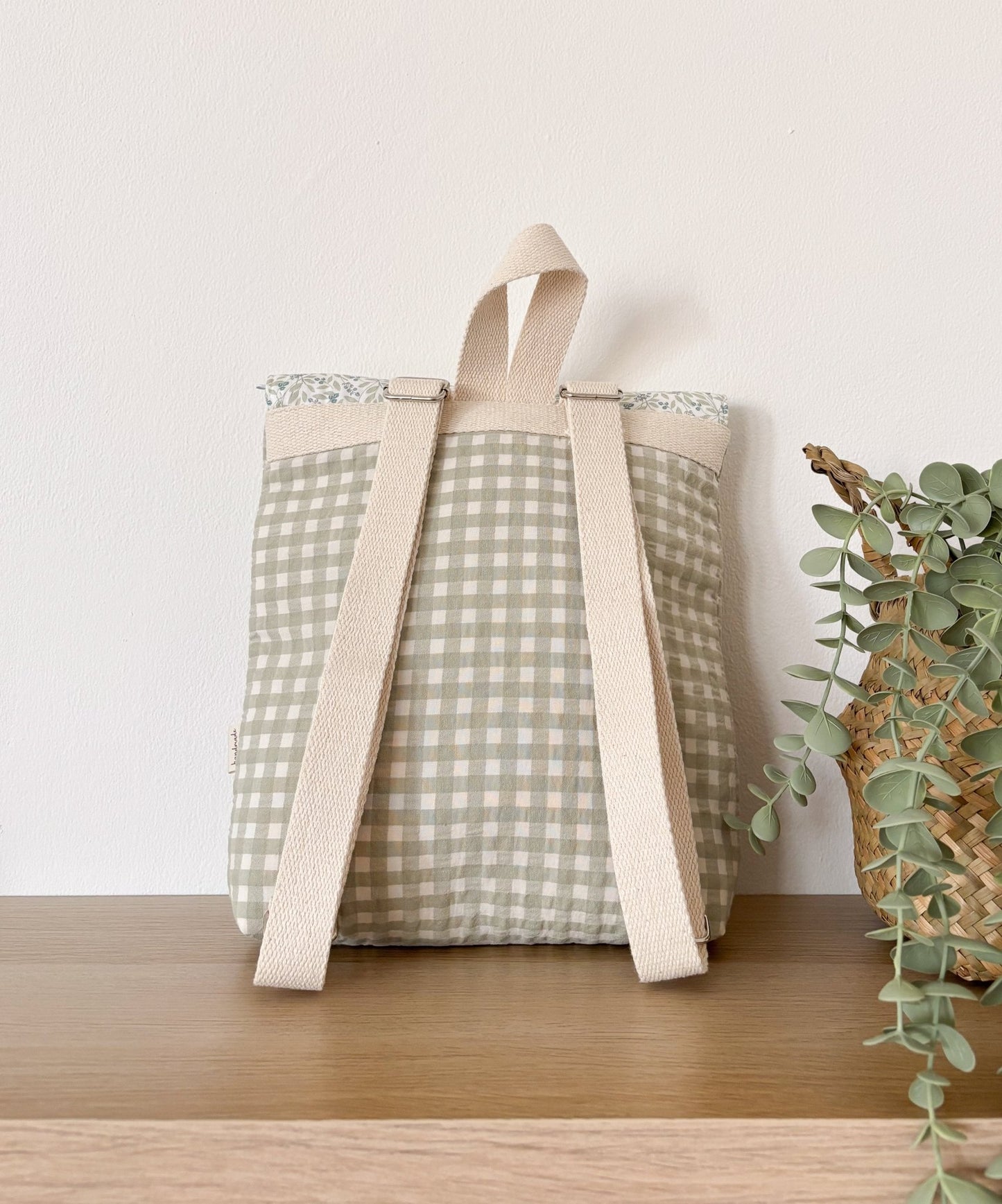 Mochila solapa VICHY VERDE + OLIVIA hecho artesanalmente en España.