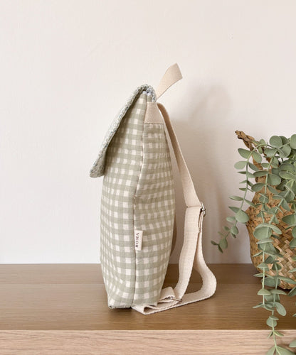 Mochila solapa VICHY VERDE + OLIVIA hecho artesanalmente en España.