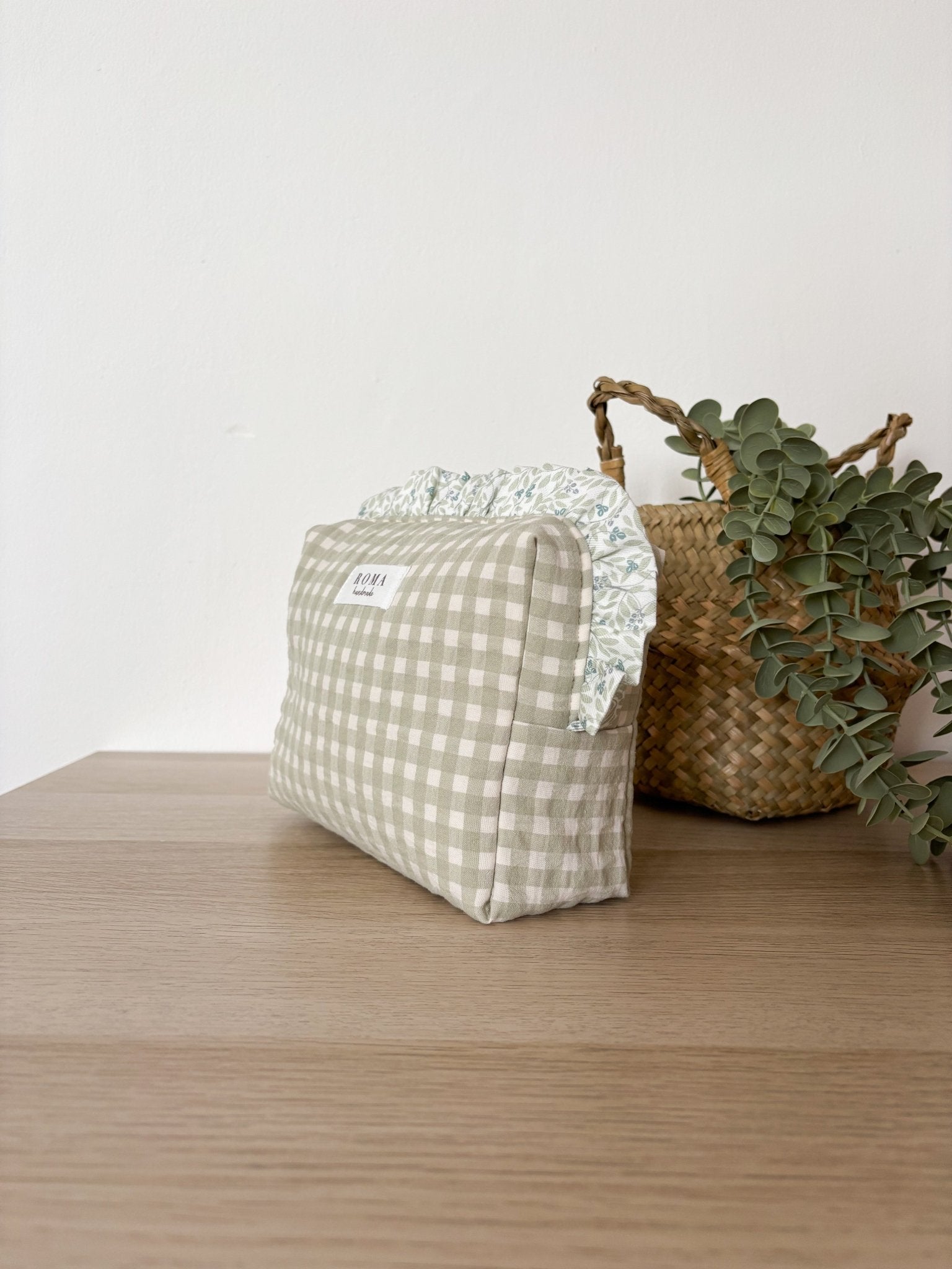 Neceser VICHY VERDE + volante OLIVIA hecho artesanalmente en España.