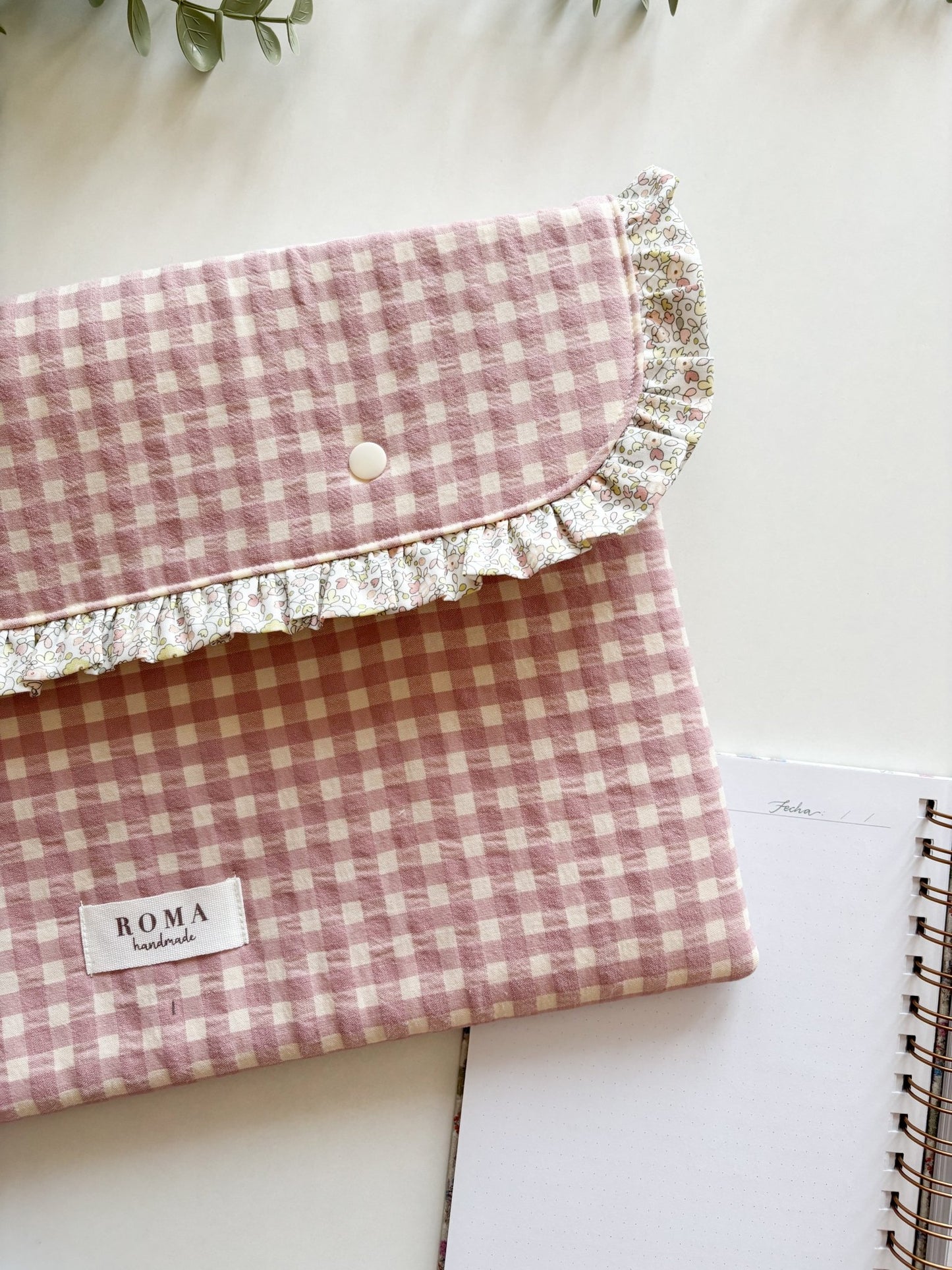 Portadocumentos VICHY ROSA hecho artesanalmente en España.