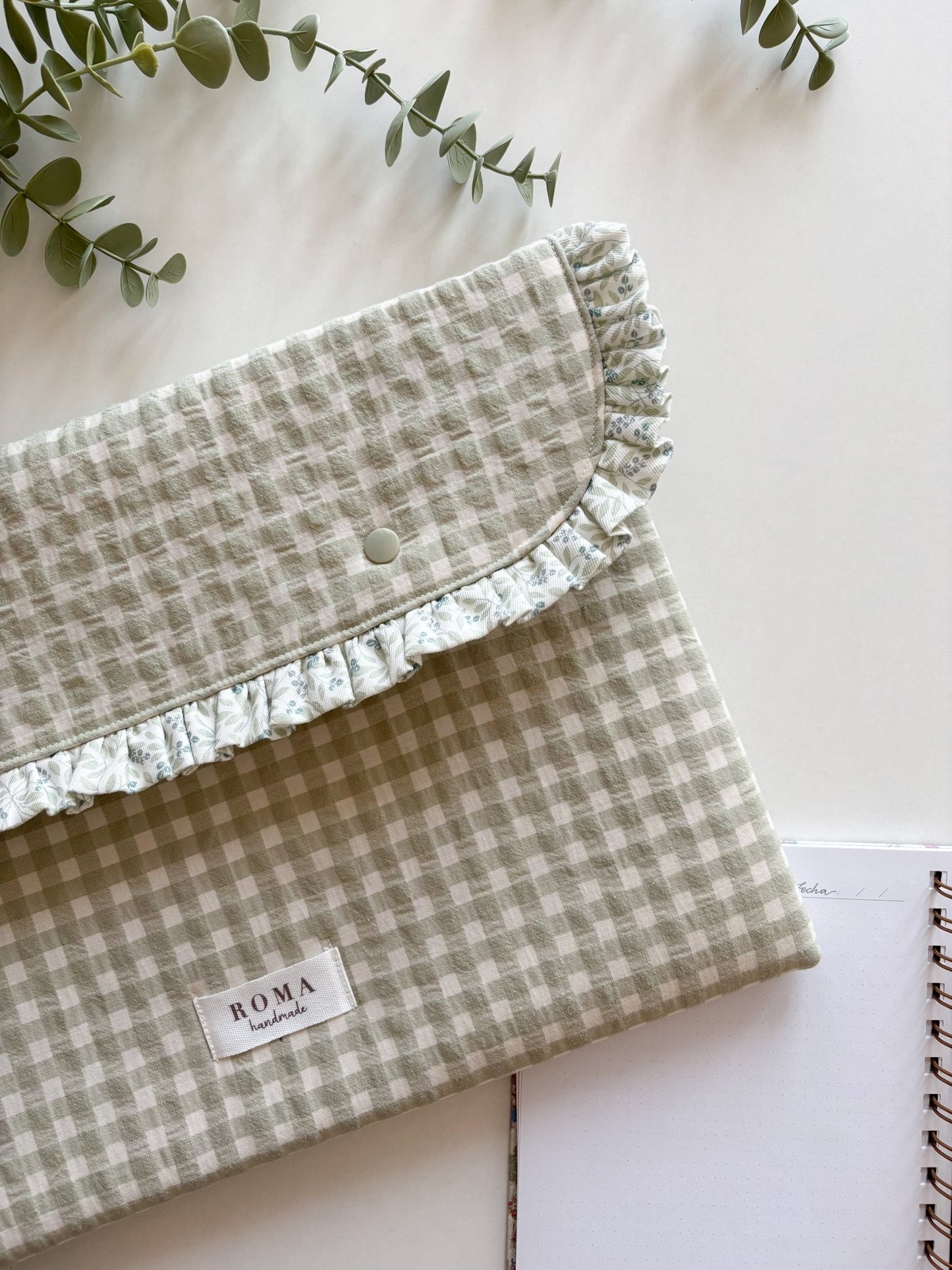 Portadocumentos VICHY VERDE hecho artesanalmente en España.