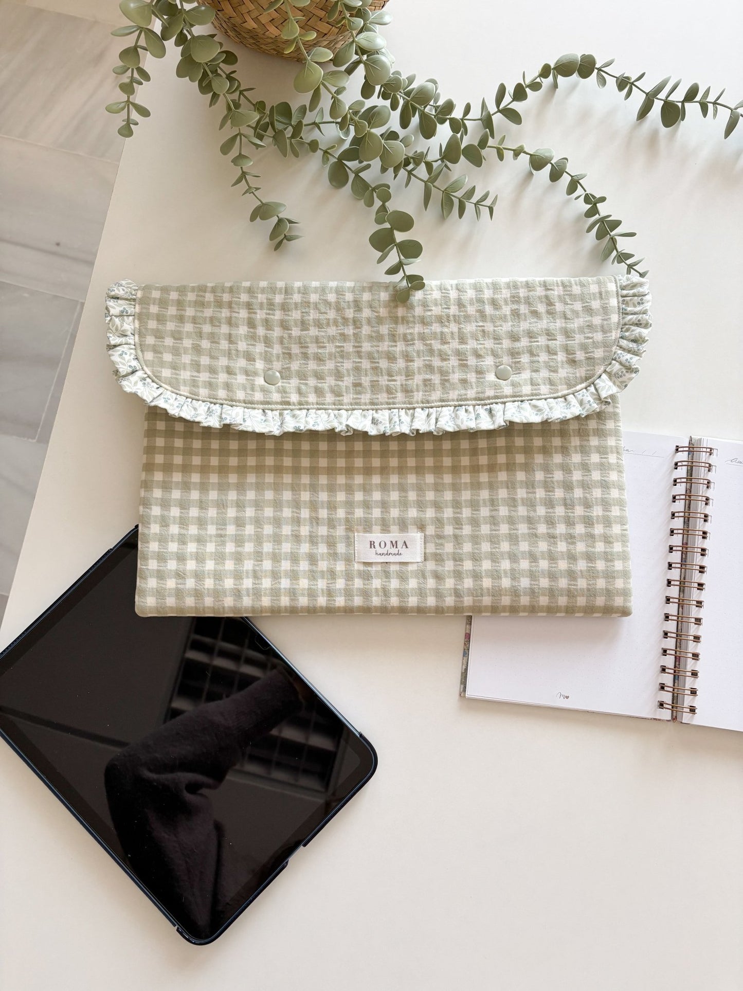 Portadocumentos VICHY VERDE hecho artesanalmente en España.