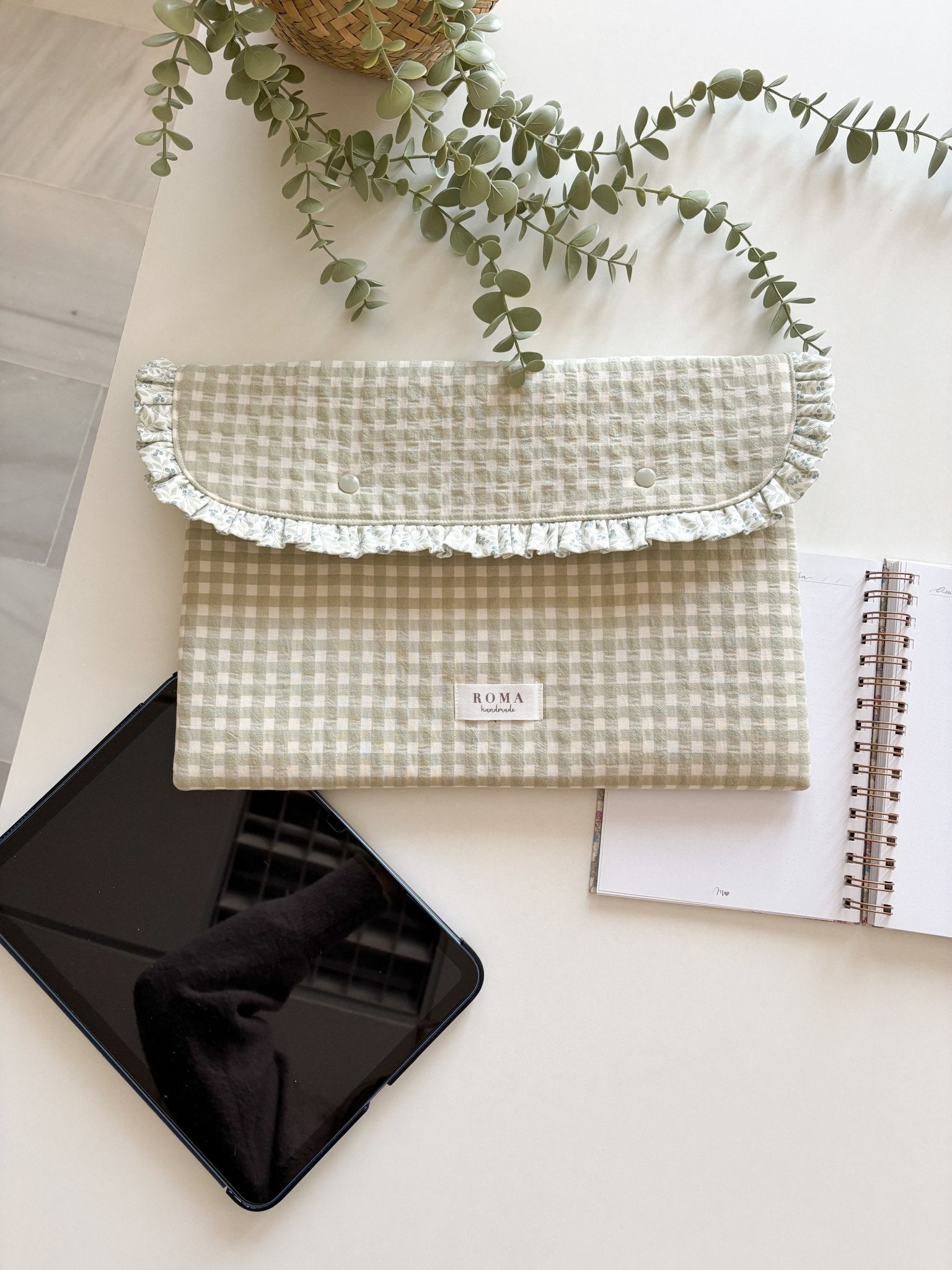 Portadocumentos VICHY VERDE hecho artesanalmente en España.